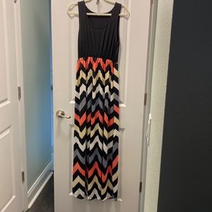 MAXI DRESS EMPIRE WAIST CHEVRON BLACK WHiTE GRAY CREAM CORAL MEDIUM M